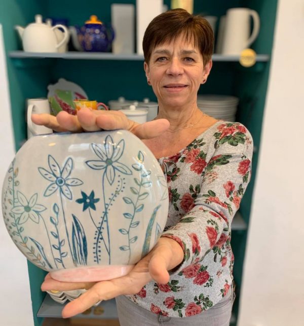 Zsuzsa_egyszerűen-Ügyesen-kerámiafestő-workshop